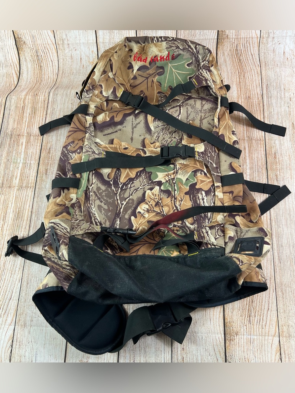 Badlands 2400 Hunting Pack Backpack Advantage Leaf Camo Kevlar